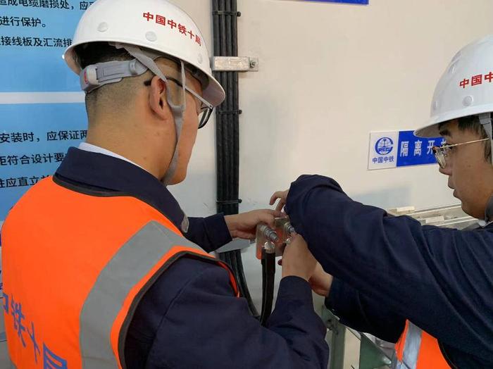 濟(jì)南地鐵3號(hào)線二期建設(shè)駛?cè)肟燔?chē)道，全面開(kāi)啟機(jī)電設(shè)備安裝新階段